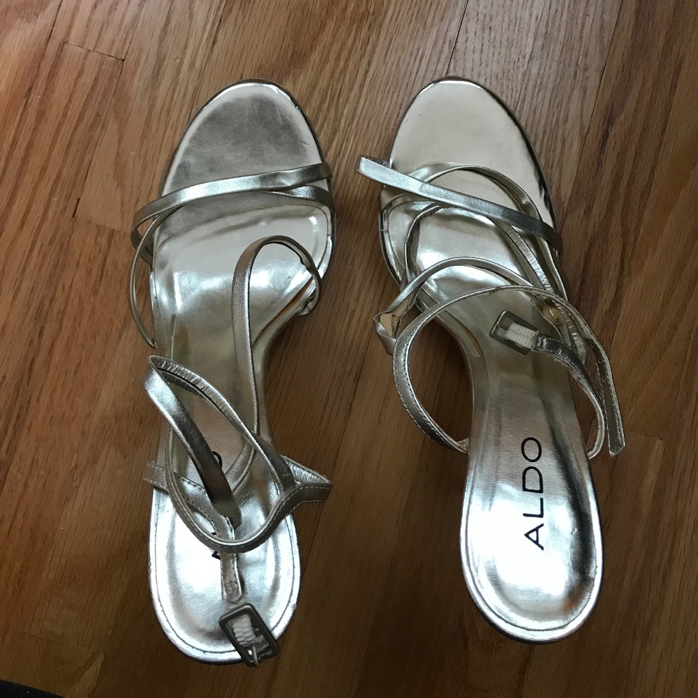Aldo Metallic Gold Strappy Sandals - size 38, never worn - Picture 4 of 10